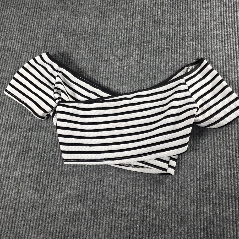 Forever 21 Womens Black‎ White Striped Crossover Crop Top Short Sleeve Size L